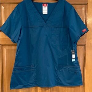 NWT! Dickies Women's size XL Caribbean Blue Scrub Top!